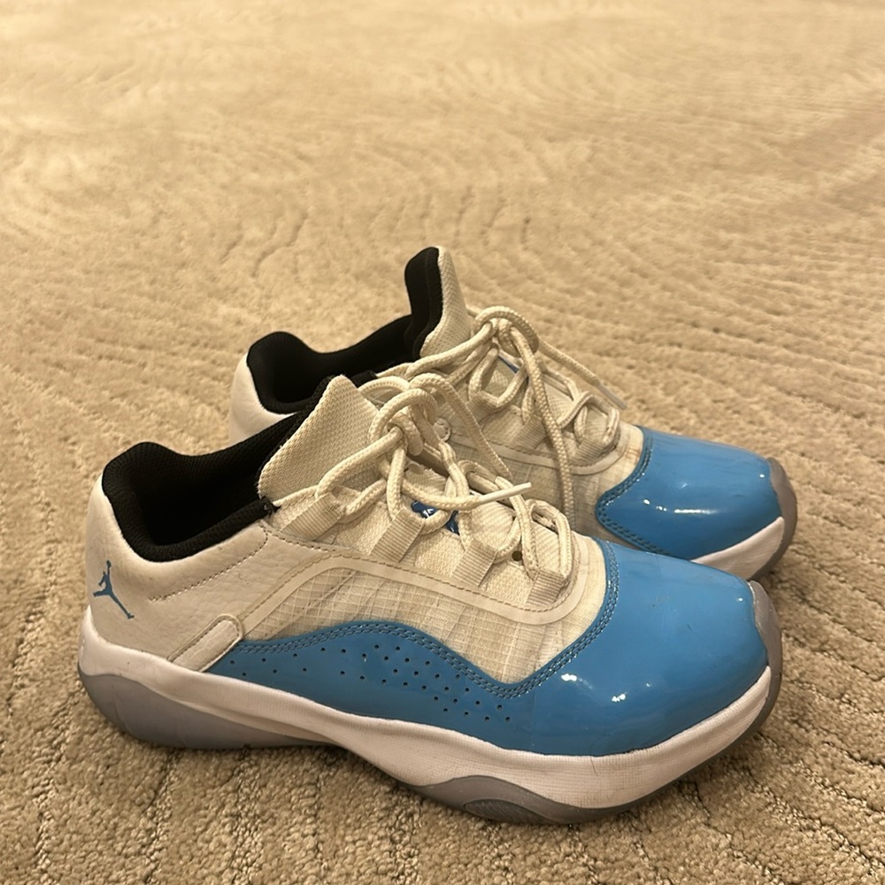 Jordan boys sneakers size 6.5